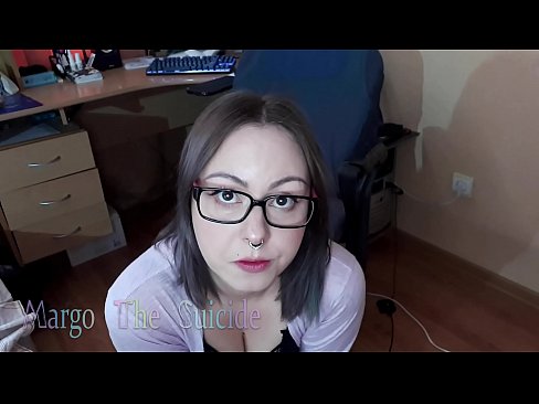❤️ Ragazza sexy con gli occhiali succhia il dildo profondamente sulla macchina fotografica ❌ Pornoal it.dreamlandpassionfever.ru ❌️